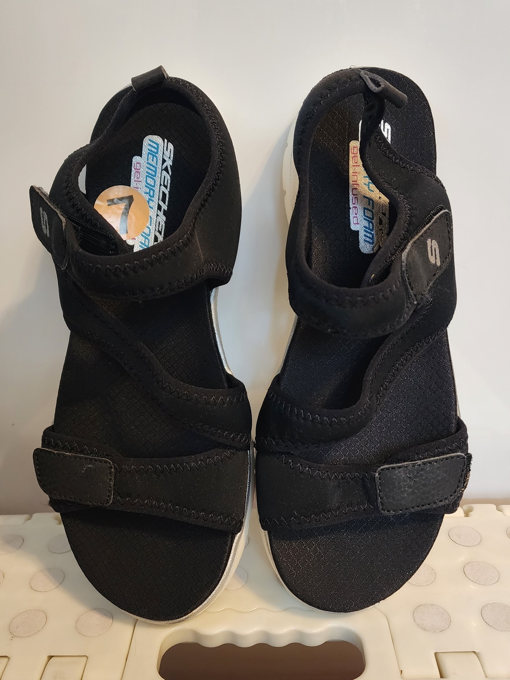 SZ 7 Skechers Black MEMORY FOAM SANDALS.